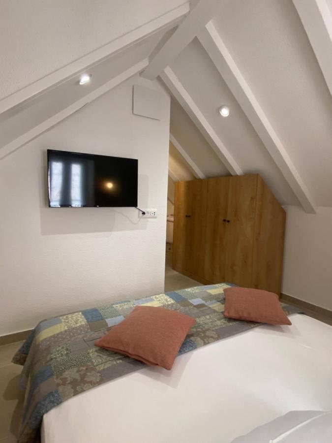 House Malena - Rooms Vis Dış mekan fotoğraf